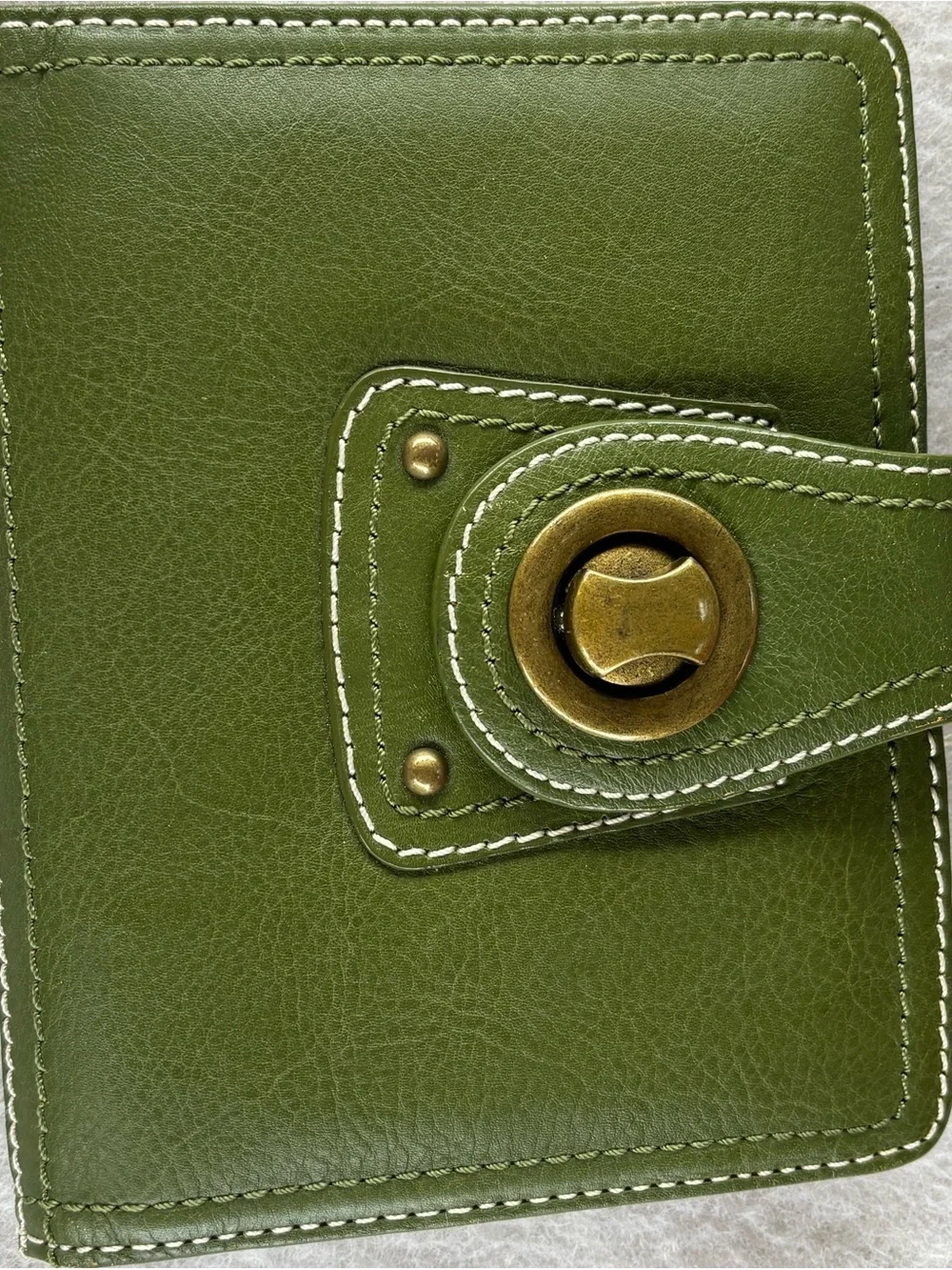 Franklin Covey Olive Green Leather Wallet with Brass Turn-Lock Accent - Picture 1 of 5